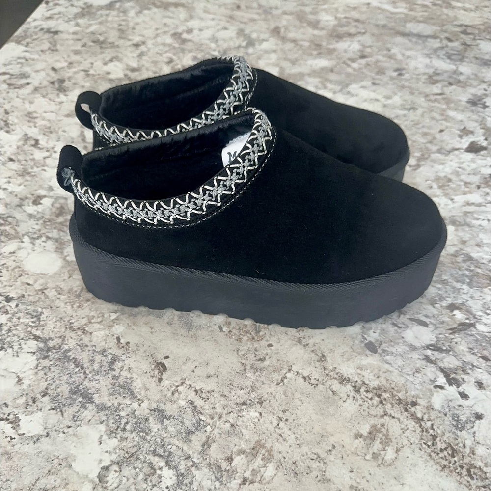 Womens Tazz Platform Clogs Size 8 Excellent Preloved condition.